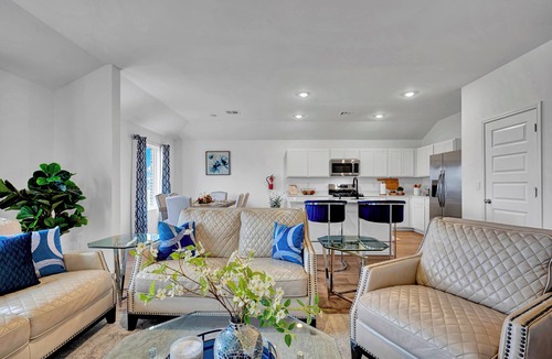 Edmond House | Spacious Edmond OK Family Home. 4 Queen Beds Minutes to Arcadia Lake, UCO & OKC