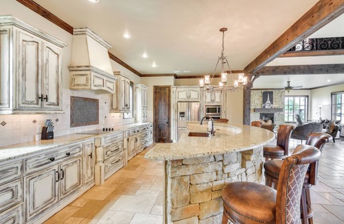 Edmond Apartment | Spacious Edmond Vacation Rental w/Hot Tub!