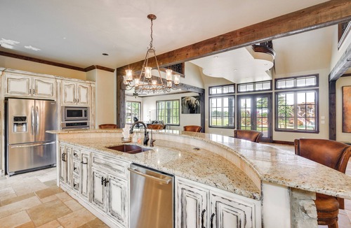 Edmond Apartment | Spacious Edmond Vacation Rental w/Hot Tub!