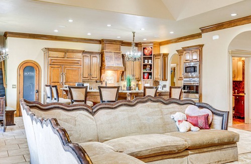 Edmond House | Spacious Edmond Vacation Rental w/Shared Pool!