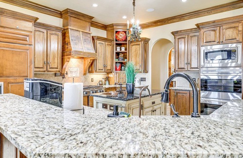 Edmond House | Spacious Edmond Vacation Rental w/Shared Pool!