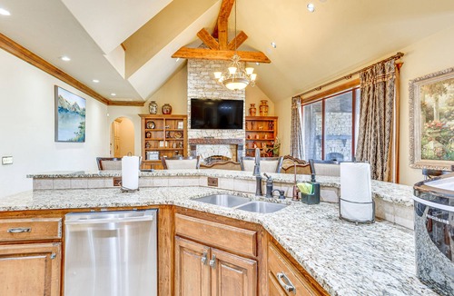Edmond House | Spacious Edmond Vacation Rental w/Shared Pool!