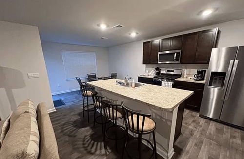 Magnolia House | Spacious Elegance
