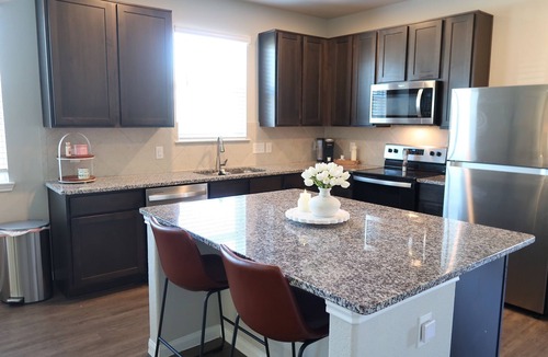 College Station House | Spacious & Elegant Family Retreat Minutes from Texas A&M! Sleeps 13 Comfortably!