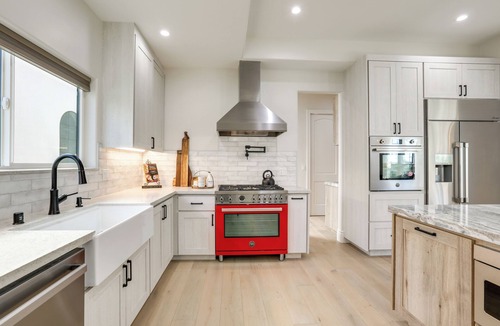 Auburn Villa | Spacious & Elegant Retreat in Auburn w/Patio!
