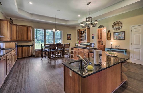 Houston County House | Spacious Elko Home - 6 Mi to Georgia Fairgrounds!