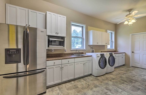 Houston County House | Spacious Elko Home - 6 Mi to Georgia Fairgrounds!