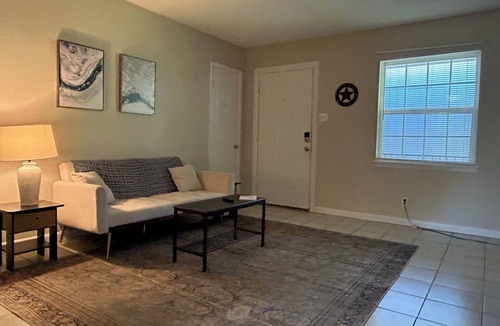 Texarkana Apartment | Spacious End-Unit 1-bedroom apartment with AC and WiFi in enjoyable Texarkana