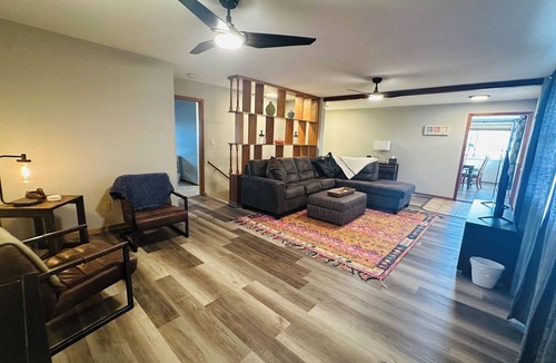 Ennis House | Spacious Ennis Home – Walk to Town, River & Local Attractions