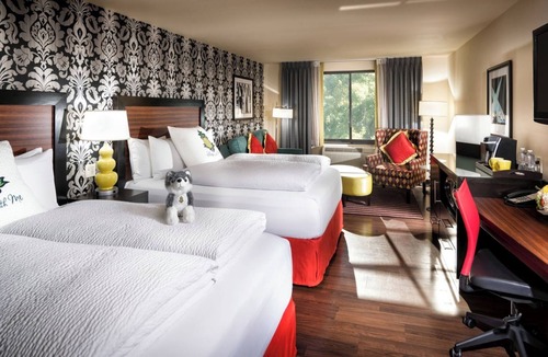 Lower Queen Anne Hotel | Spacious Ensemble Suite with Two Queen Beds in the Heart of Seattle