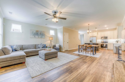 Crosstown House | Spacious Entire Duplex Perfect for Families & Groups