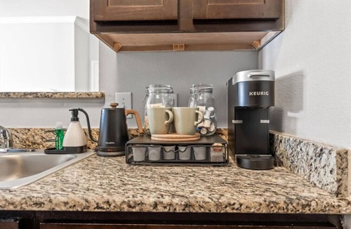 Southside Apartment | Spacious Escape | 3BR2BA | Pool, Gym, Lounge, Park