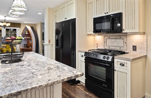 Bigfork House | Spacious Escape where Fun Meets Luxury Relaxation