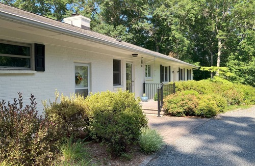 Batesville House | Spacious Estate on 6 acres, King Suite + Efficiency convenient to I-64 in Crozet