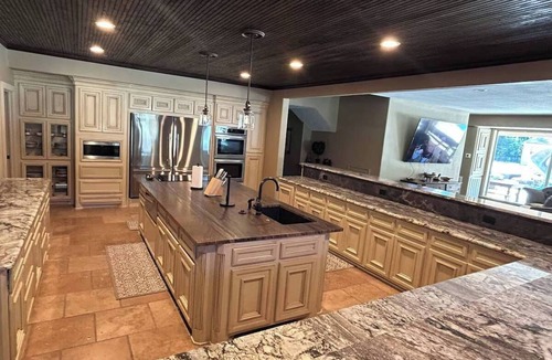 Conroe Apartment | Spacious estate with 2 homes