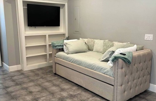 Conroe Apartment | Spacious estate with 2 homes