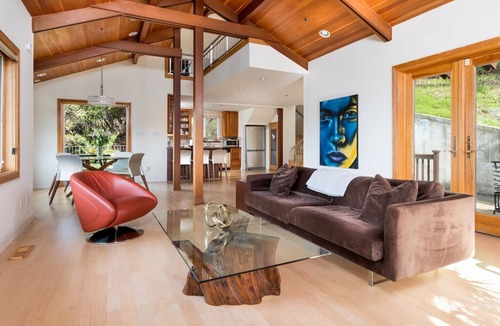 Claremont Apartment | SPACIOUS & EXCLUSIVE HOME