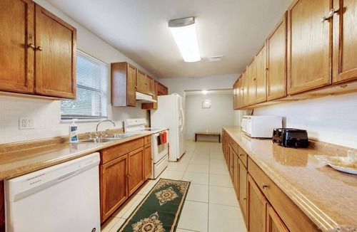 Princeton House | Spacious & Expansive Miami Home With Free Parking