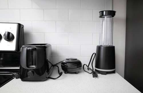 Madison Apartment | Spacious Extended Stay - Pool & Gym