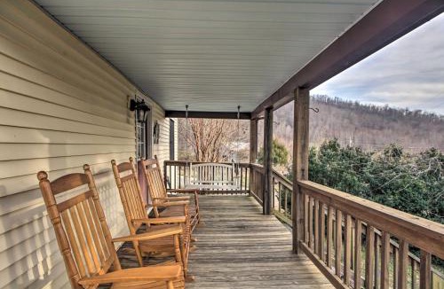 Faber House | Spacious Faber Home w/Yard, Steps to Winery!