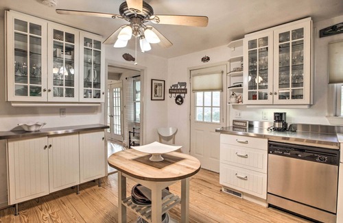 Faber Cottage | Spacious Faber Home w/Yard, Steps to Winery!