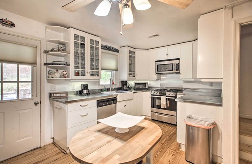 Faber Cottage | Spacious Faber Home w/Yard, Steps to Winery!