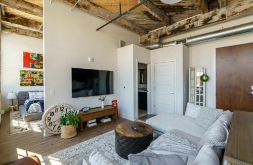 Gahanna Villa | Spacious Factory Flat