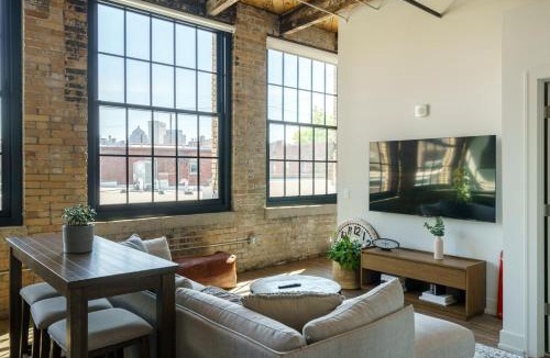 Gahanna Villa | Spacious Factory Flat