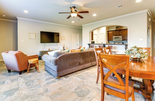 College Station House | Spacious & Family-Friendly! TAMU Townhome w/Yard