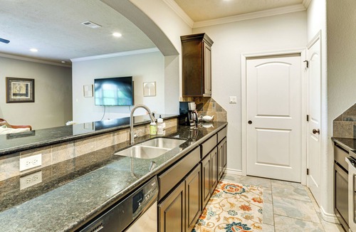 College Station House | Spacious & Family-Friendly! TAMU Townhome w/Yard