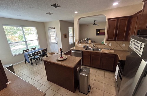 San Antonio House | Spacious, family and pet friendly home near Sea world & Helotes TX