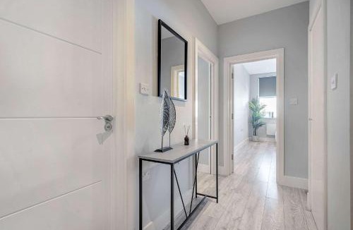 Coulsdon West Apartment | Spacious Family Apartment