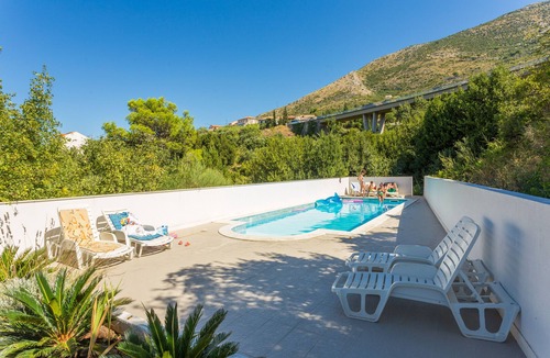 Cavtat Apartment | Spacious Family Apartment With Pool