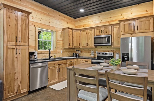 Hanover Cabin | Spacious family cabin with game room and backyard!