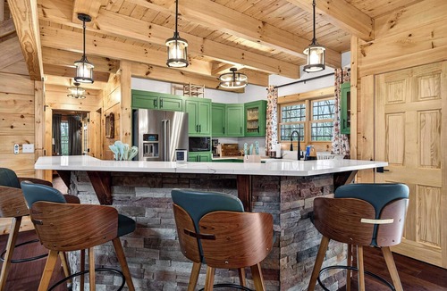 Hanover Cabin | Spacious family cabin with game room and backyard!