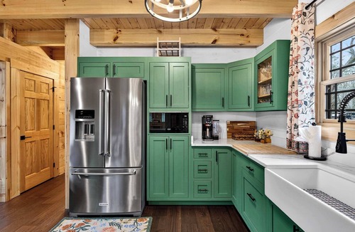 Hanover Cabin | Spacious family cabin with game room and backyard!