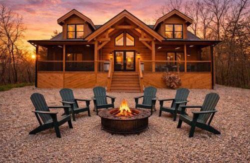 Hanover House | Spacious family cabin with game room and backyard
