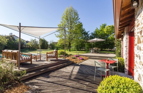 La Limouziniere Cottage | Spacious family lodge with natural pool, near Nantes