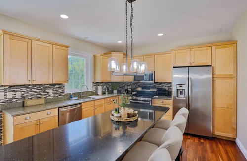 Colchester House | Spacious Family Friendly Royal Residence