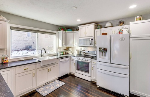 Lincoln House | Spacious & Family Friendly! Lincoln Home Near Dtwn