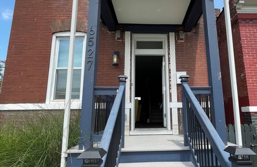 St. Louis House | Spacious Family-Friendly w/Crib, King Bed, & Secured Parking