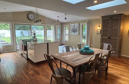 Bothell House | Spacious Family Friendly Retreat