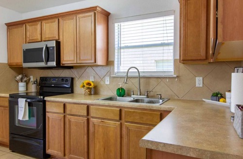 Killeen House | Spacious family-friendly home with large yard for 11 guests