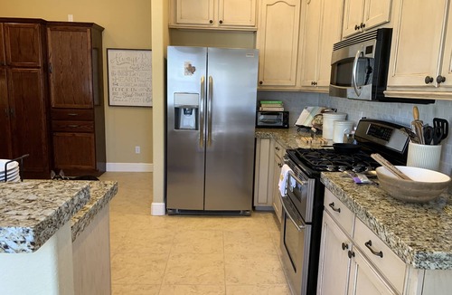 Kyle House | Spacious Family - Friendly Home Near Wedding Venues and Plum Creek Golf Course.
