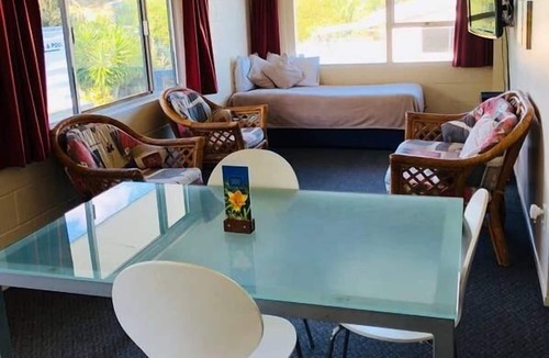 Ostend Apartment | Spacious, Family Friendly, Self-contained 2 Bedroom Units