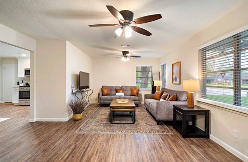 Baytown House | Spacious Family Gem: Private Giant Yard | 4br