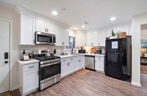 Baytown House | Spacious Family Gem: Private Giant Yard | 4br