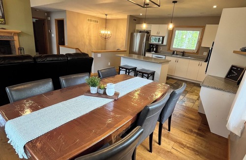 Eugenia House | Spacious Family getaway at Lake Eugenian*Summer rentals 5 nights minimum*