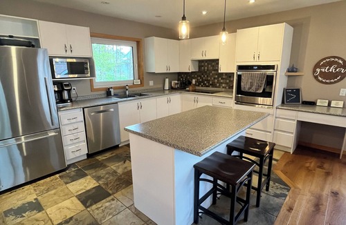 Eugenia House | Spacious Family getaway at Lake Eugenian*Summer rentals 5 nights minimum*
