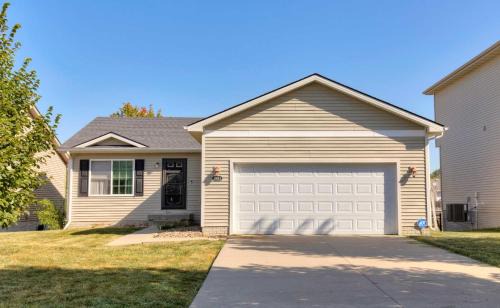 Berwick House | Spacious Family Getaway in Des Moines